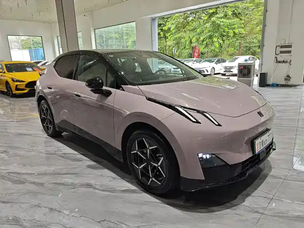 Lynk & Co Z20 2025