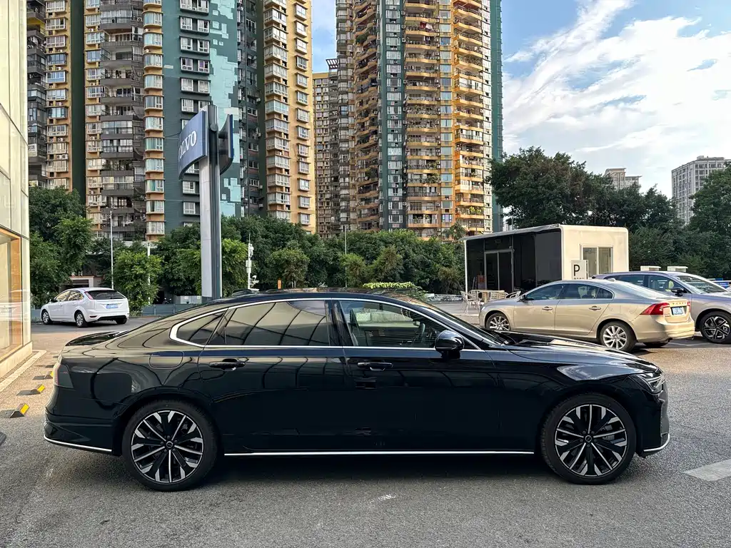 Volvo S90 Plug-In Hybrid 2025 — фото 4