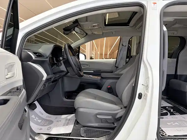 Toyota Granvia 2024