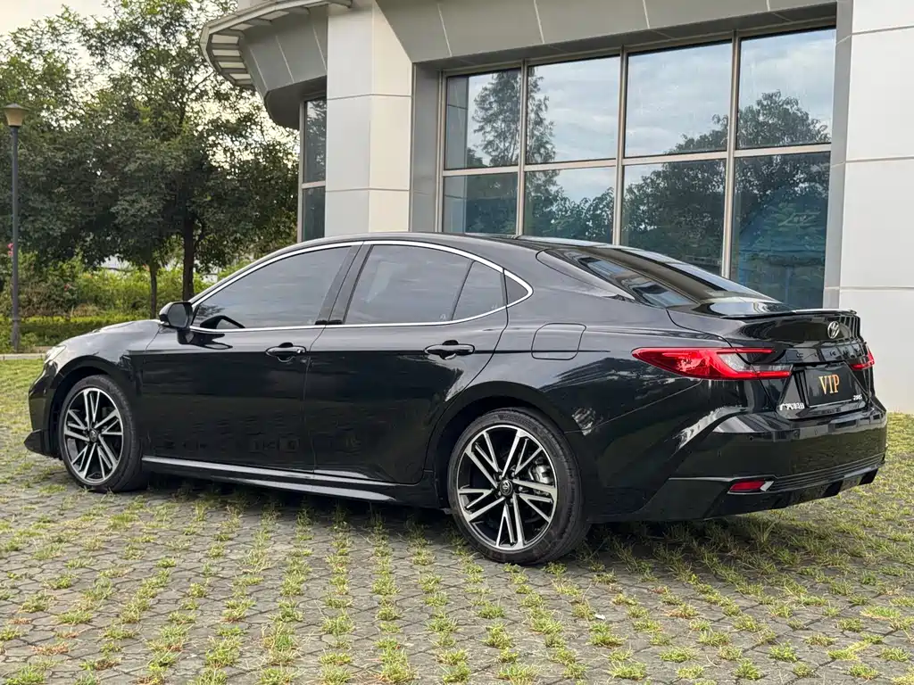 Toyota Camry 2025 — фото 6