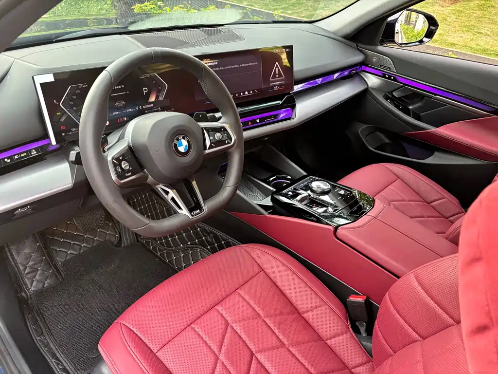 BMW 5 Series 2025 — фото 11
