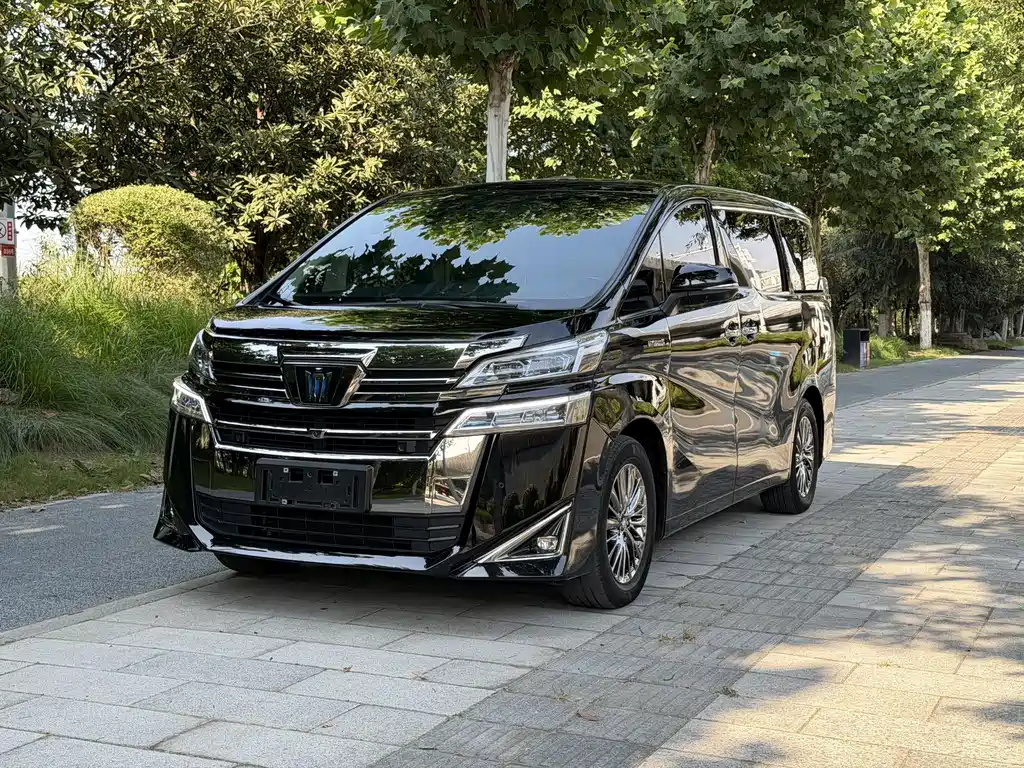 Toyota Vellfire 2023 — фото 1