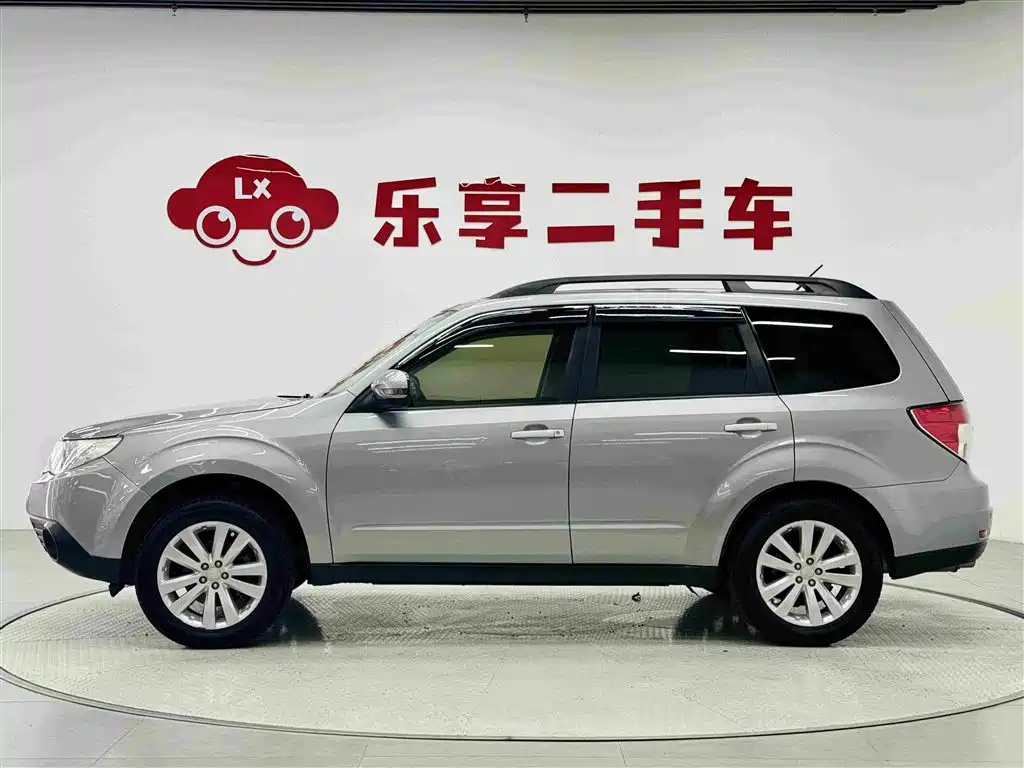 Subaru Forester 2011 — фото 2