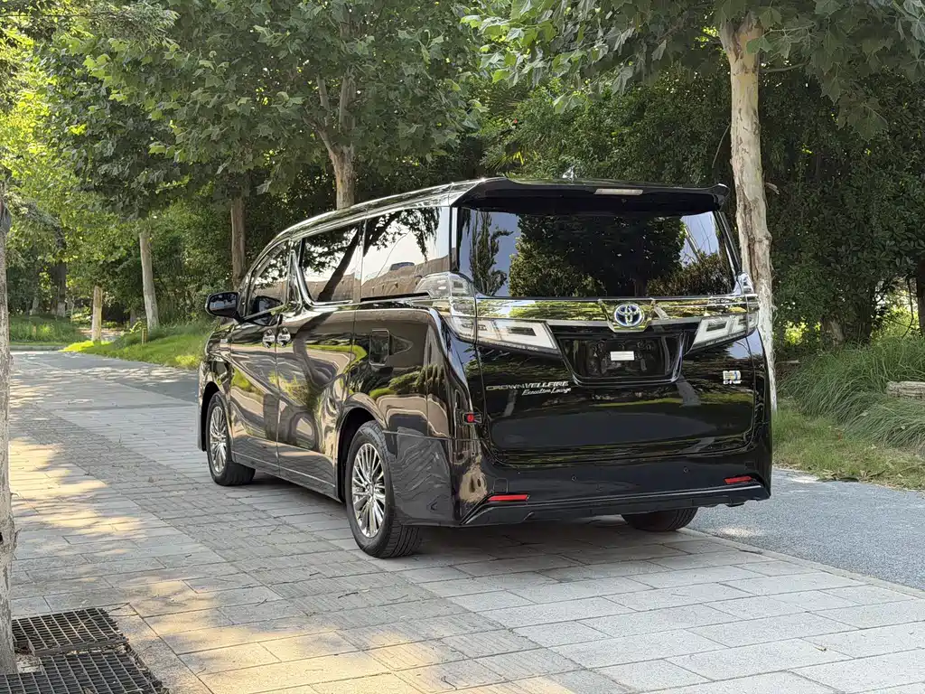 Toyota Vellfire 2023 — фото 8