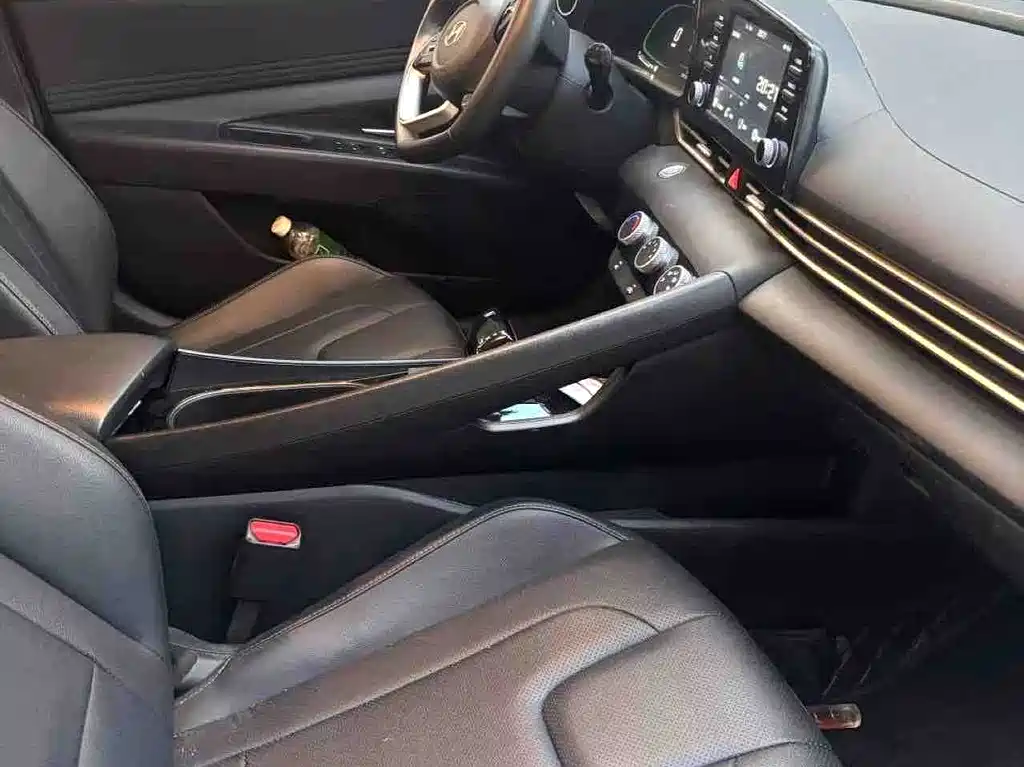 Hyundai Elantra 2023 — фото 4