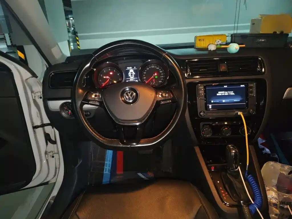 Volkswagen Sagitar 2018