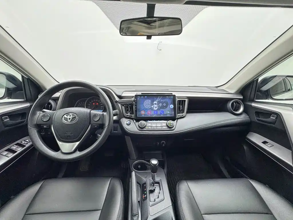 Toyota RAV4 2017 — фото 16