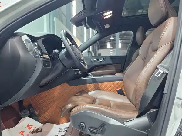 Volvo XC60 2023
