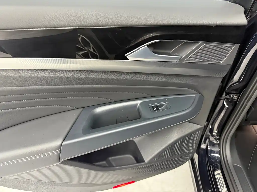Volkswagen Passat 2024 — фото 11