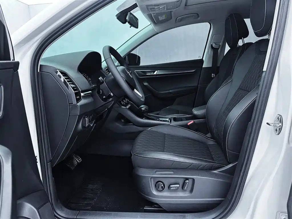 Skoda Karoq 2021 — фото 12
