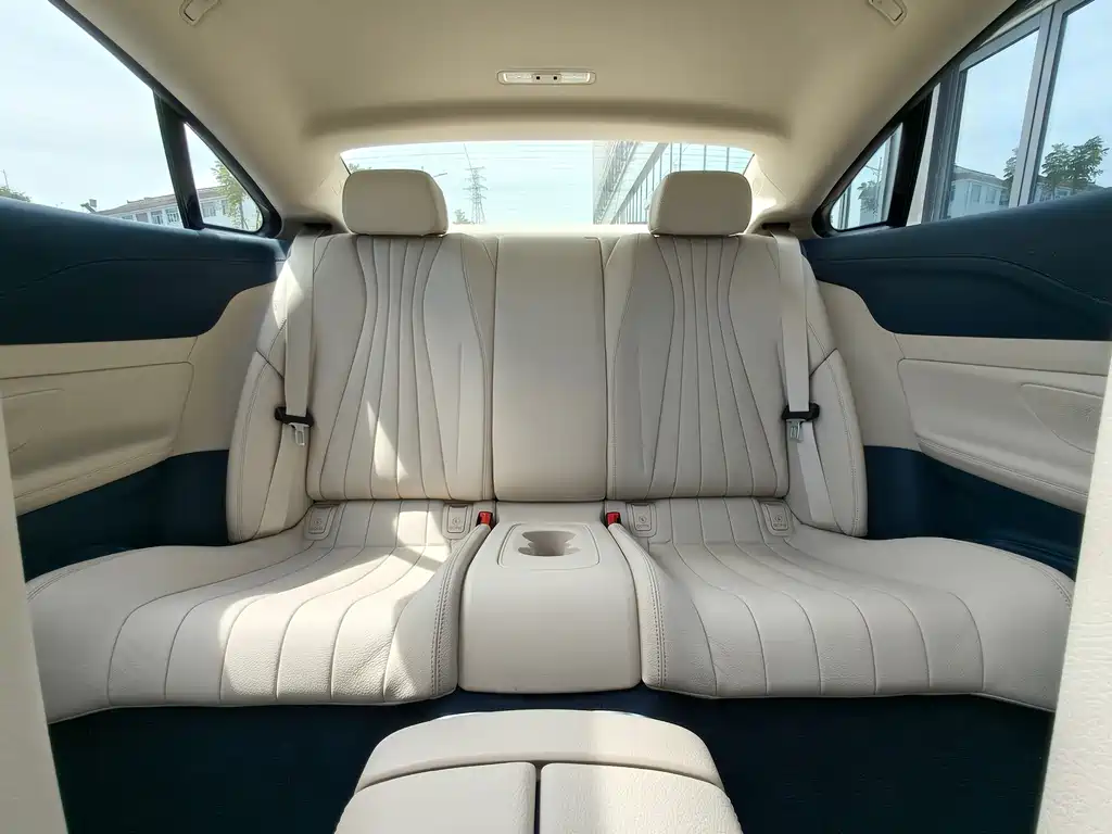 Mercedes-Benz E-Class 2023 — фото 9