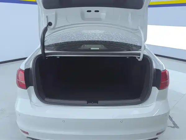 Volkswagen Sagitar 2018