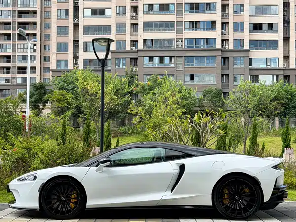 McLaren GT 2022