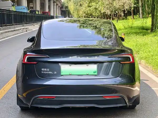 Tesla Model 3 2024
