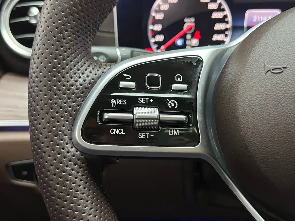Mercedes-Benz E-Class 2020 — фото 21