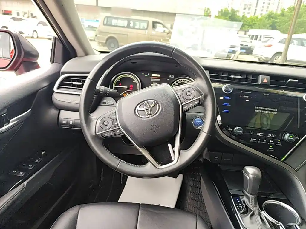 Toyota Camry 2019 — фото 11