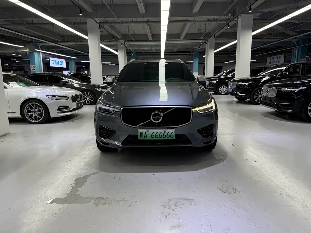 Volvo XC60 Plug-In Hybrid 2018 — фото 2