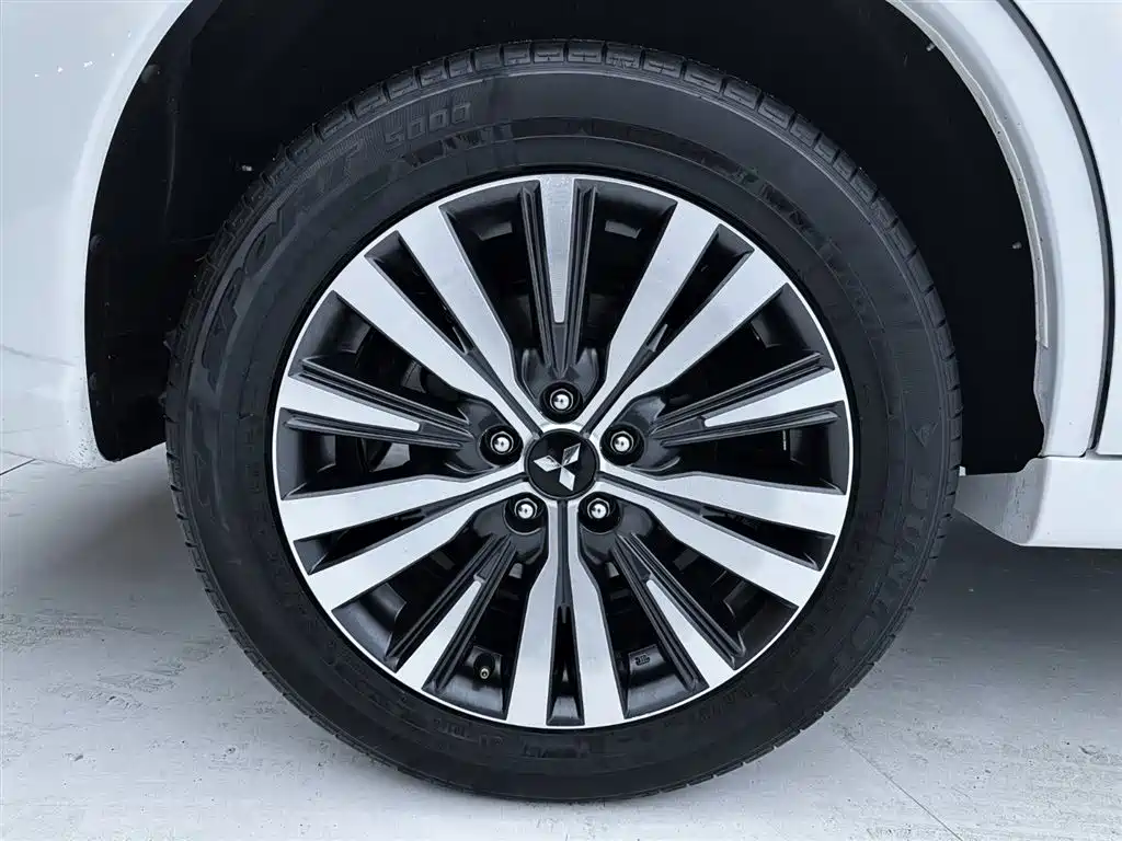 Mitsubishi Outlander 2022 — фото 15