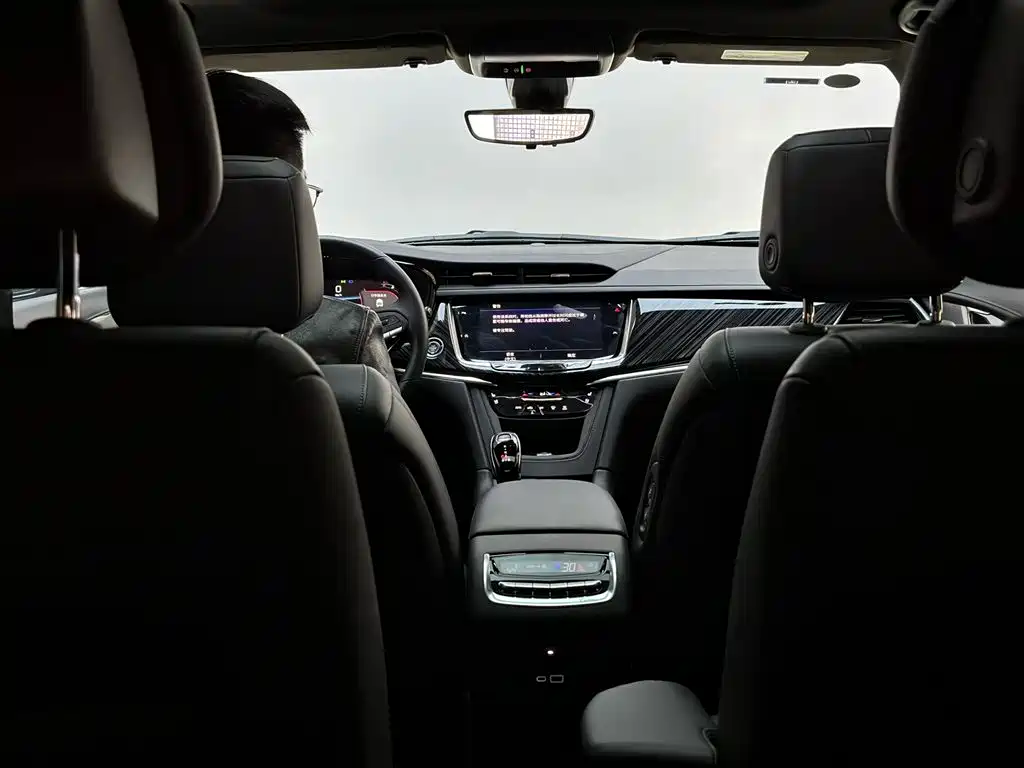 Cadillac XT6 2025 — фото 17