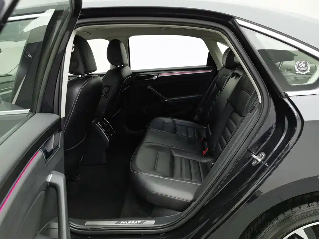 Volkswagen Passat 2019 — фото 15