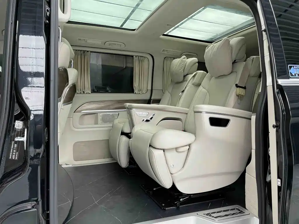 Mercedes-Benz V-Class 2022 — фото 19