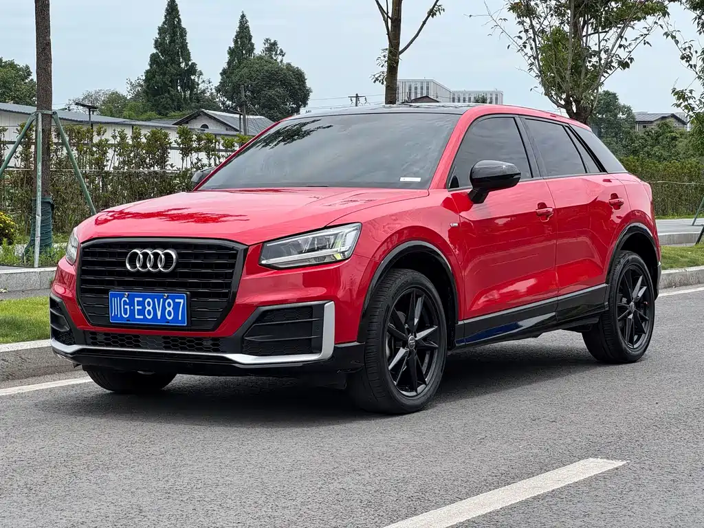 Audi Q2L 2020 — фото 1