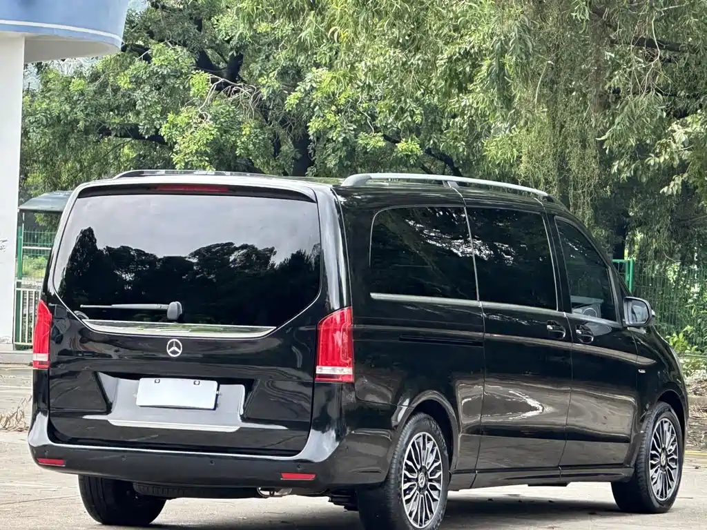 Mercedes-Benz V-Class 2018 — фото 18