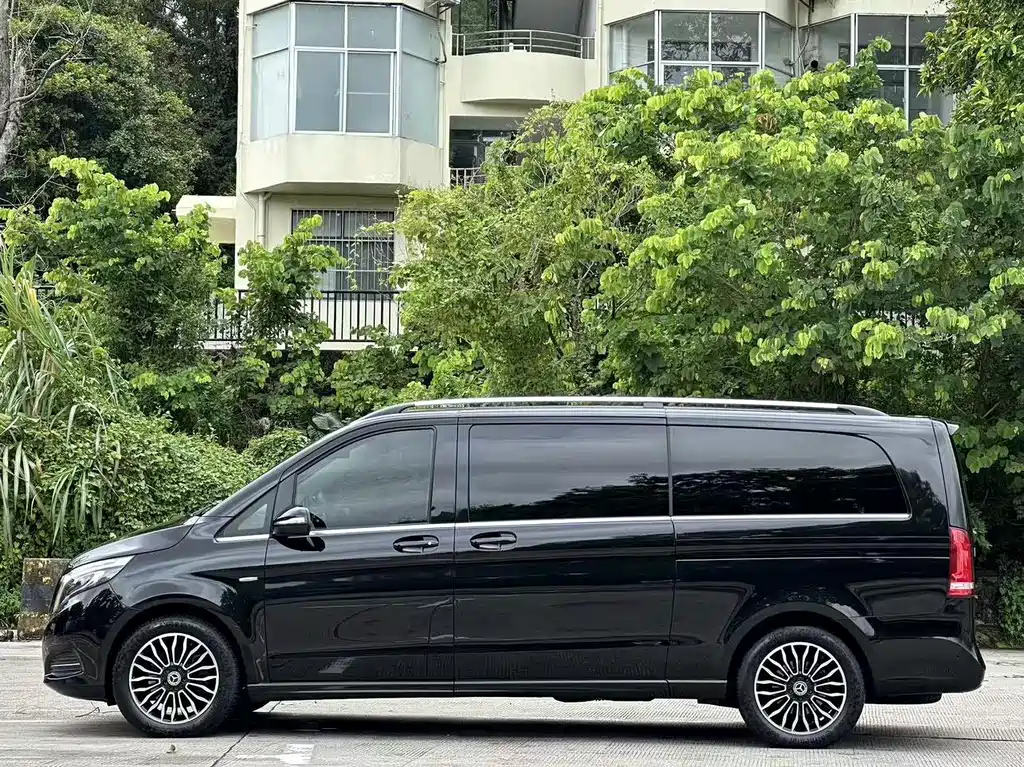 Mercedes-Benz V-Class 2018 — фото 19