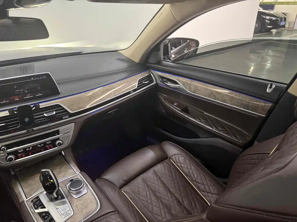 BMW 7 Series 2022 — фото 14