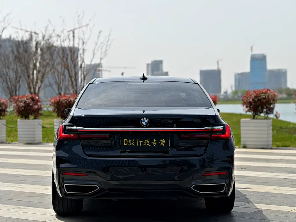 BMW 7 Series 2019 — фото 19