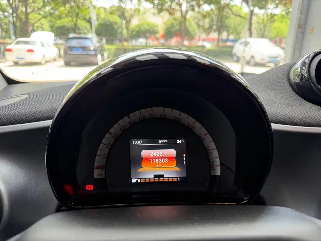 smart fortwo 2019 — фото 10
