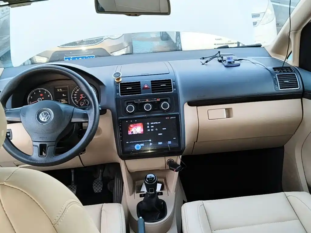 Volkswagen Touran 2015 — фото 10