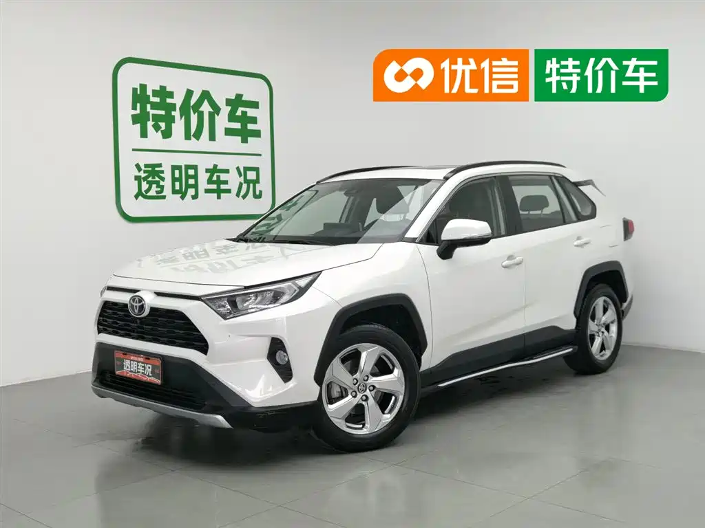 Toyota RAV4 2019 — фото 1