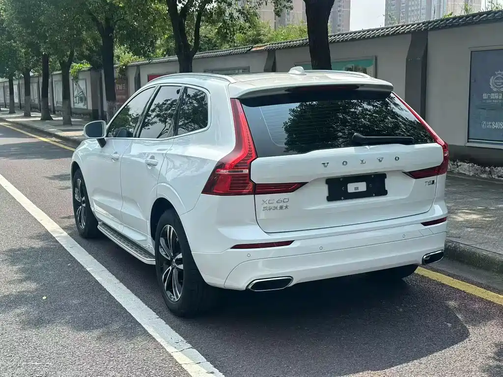 Volvo XC60 2018 — фото 9