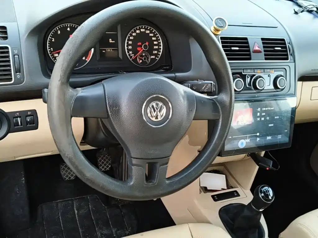 Volkswagen Touran 2015 — фото 11