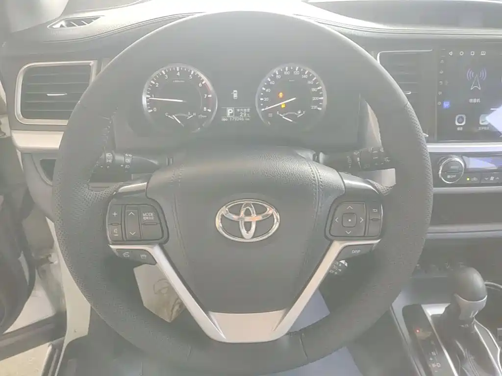 Toyota Highlander 2017 — фото 11
