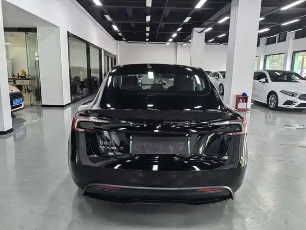 Tesla Model 3 2025