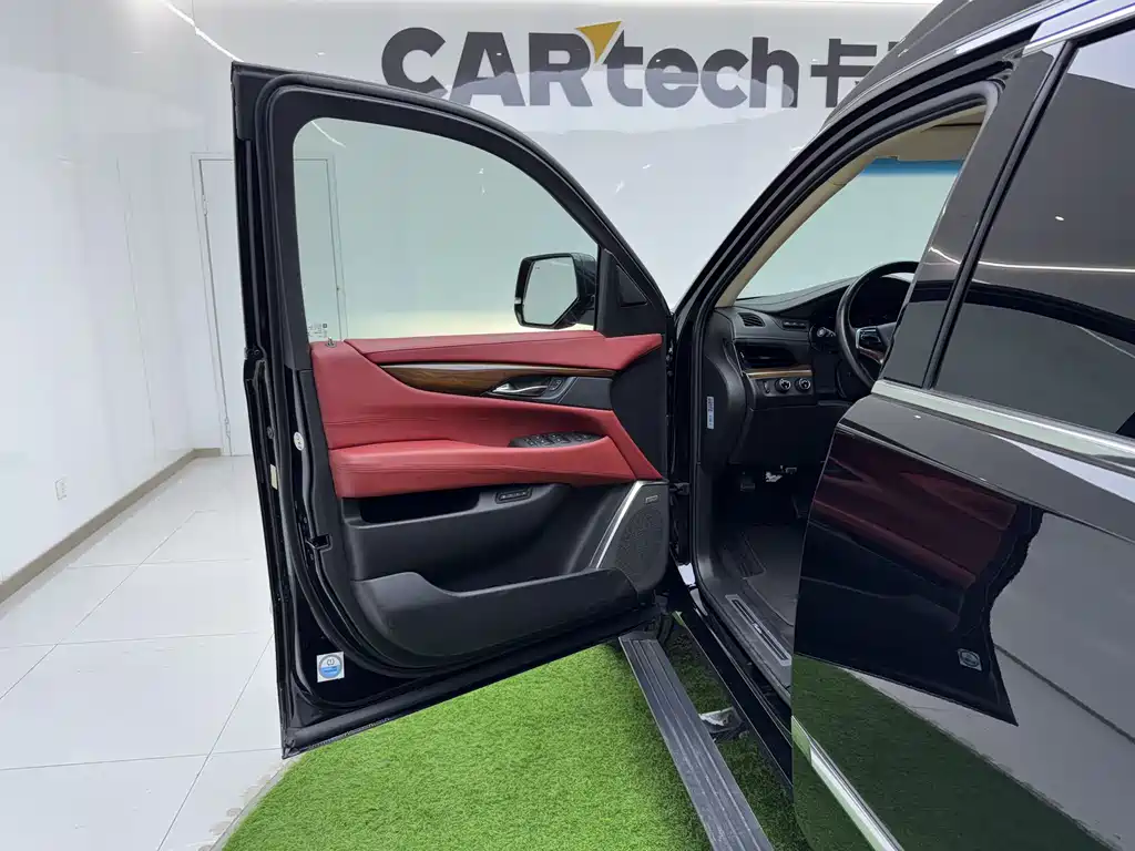 Cadillac Escalade 2018 — фото 12