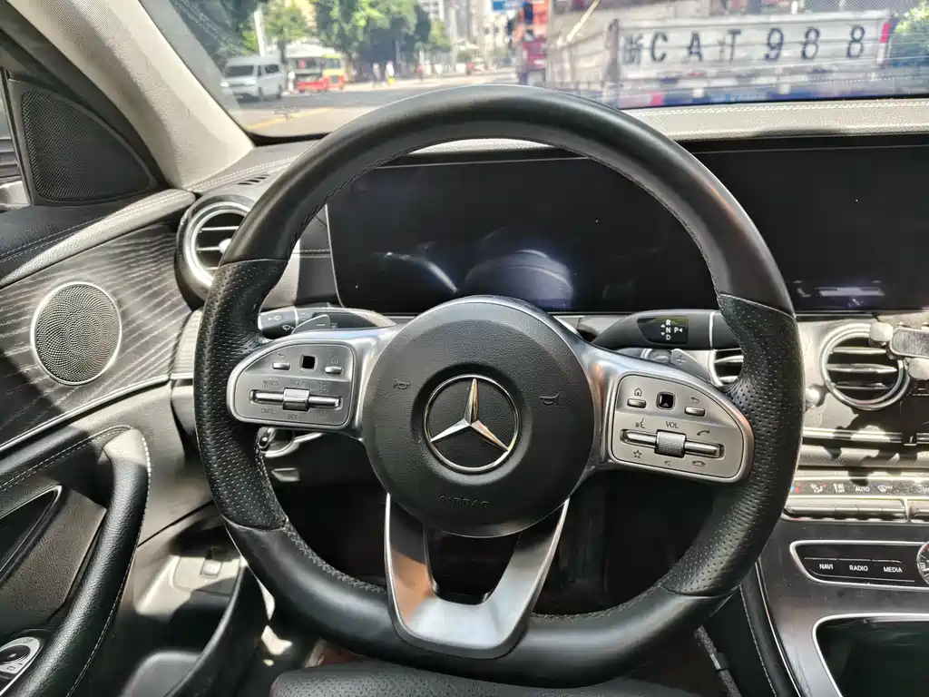 Mercedes-Benz E-Class 2019 — фото 26