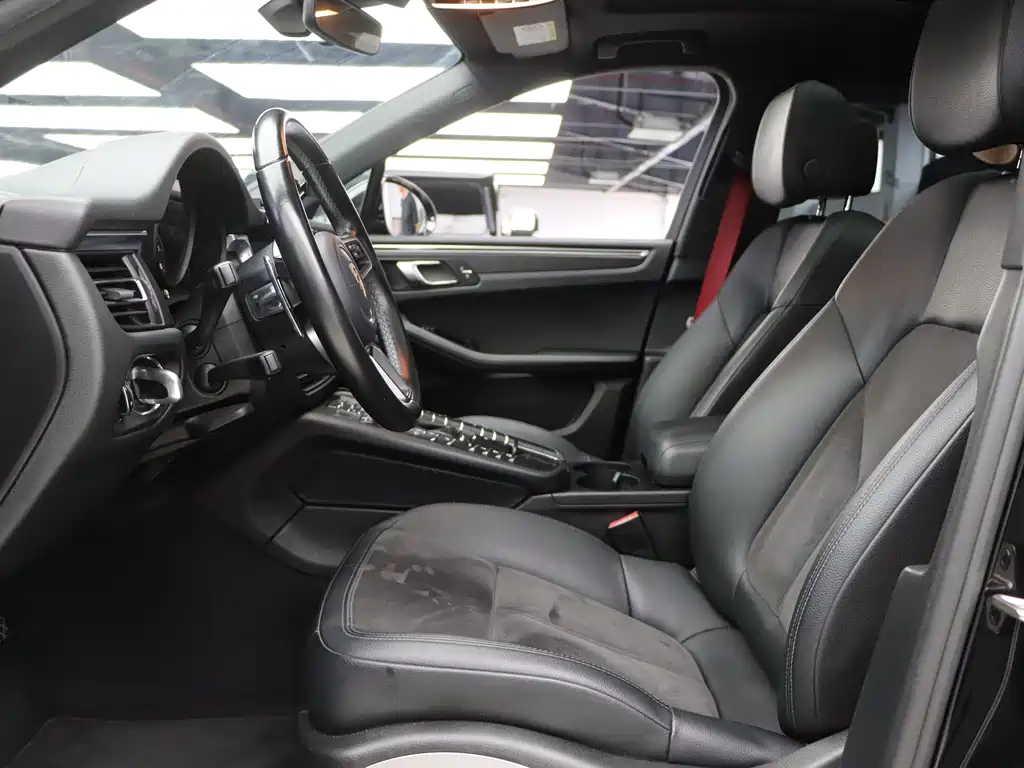Porsche Macan 2019 — фото 17
