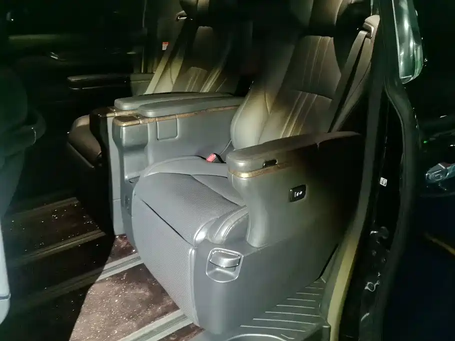 Toyota Vellfire 2023 — фото 11