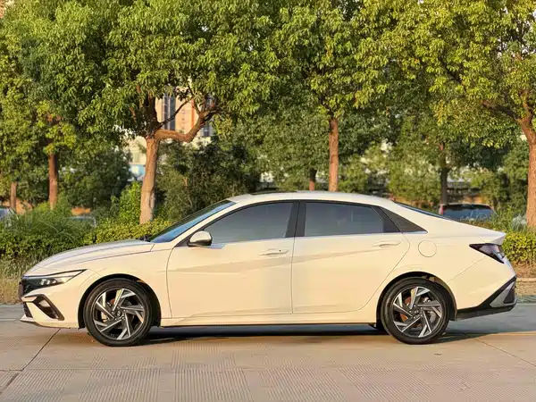 Hyundai Elantra 2024