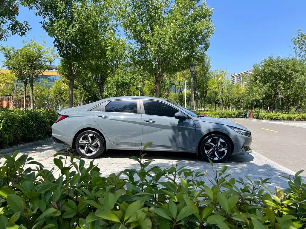 Hyundai Elantra 2023