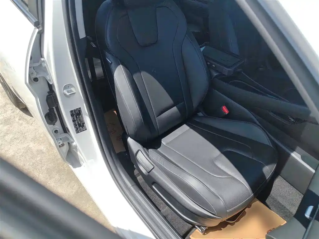 Hyundai Elantra 2023 — фото 25