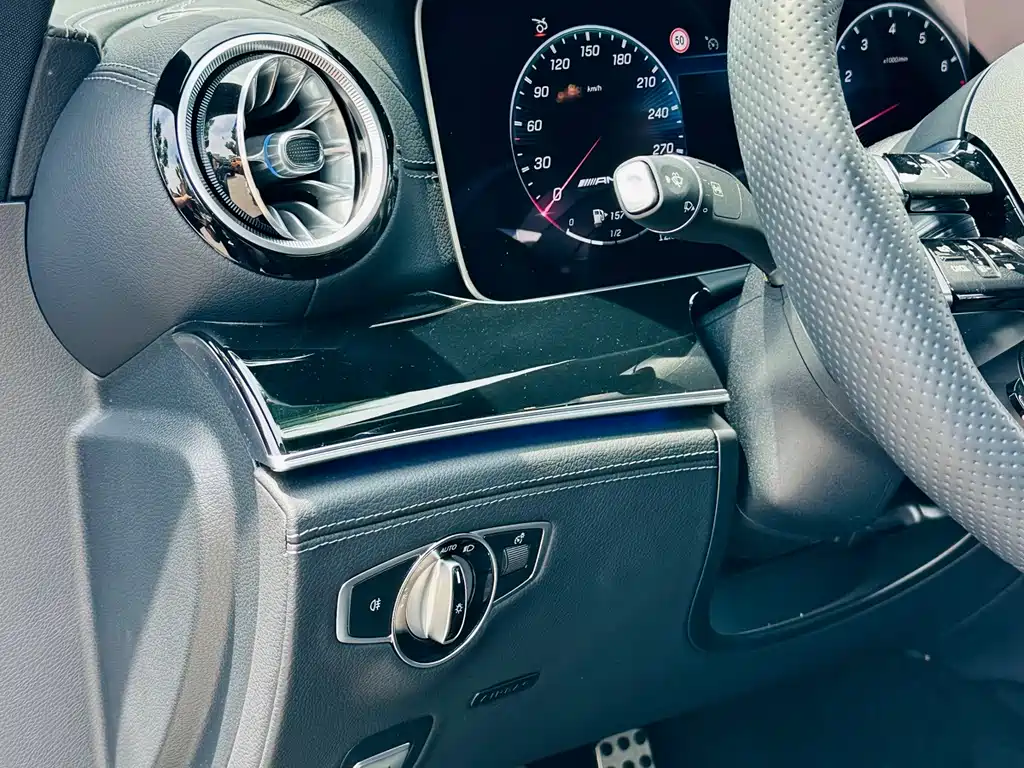 Mercedes-Benz AMG GT 2025 — фото 13