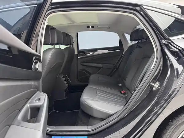Volkswagen Passat 2025