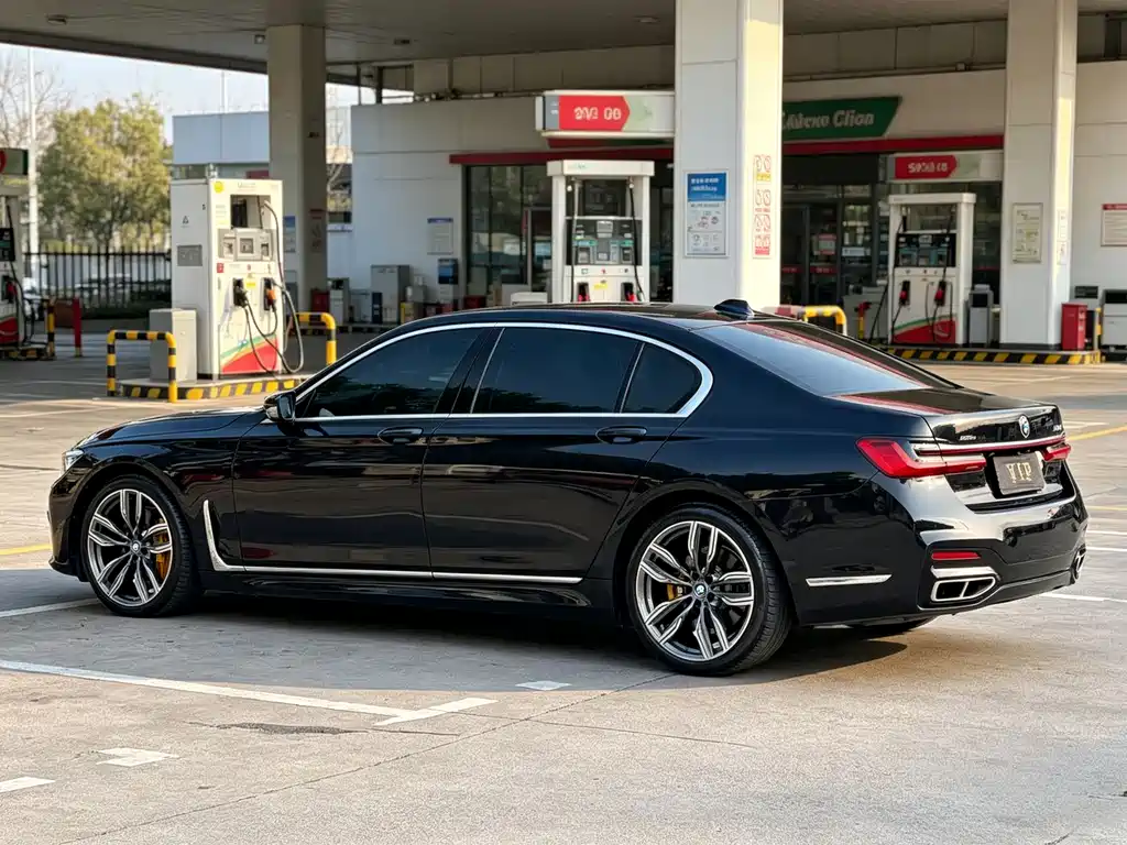 BMW 7 Series 2018 — фото 9