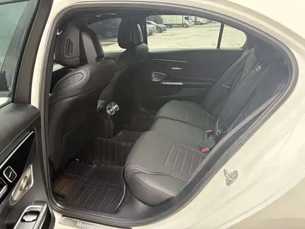 Mercedes-Benz C-Class 2024