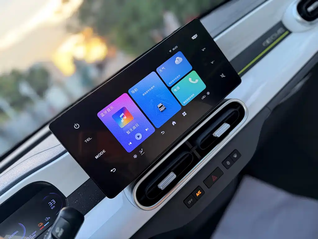 Geely Galaxy Panda 2025 — фото 8