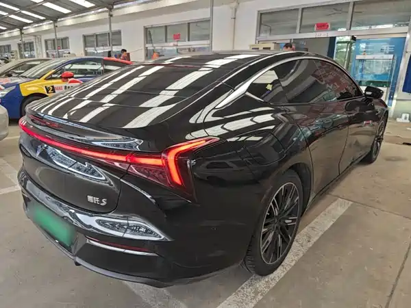 Neta S 2022